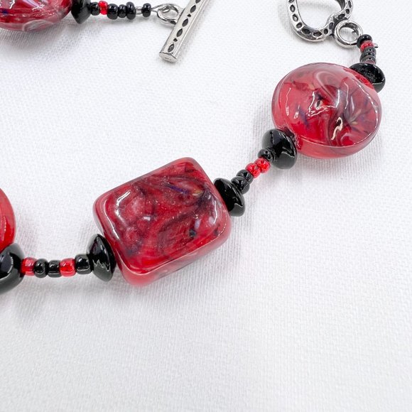 Red & Black Swirled Glass Beaded Silver Tone Heart Toggle Clasp 7” Bracelet - Picture 4 of 6